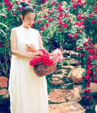 57岁杨丽萍与60岁刘晓庆，一个似神仙一个成妖孽