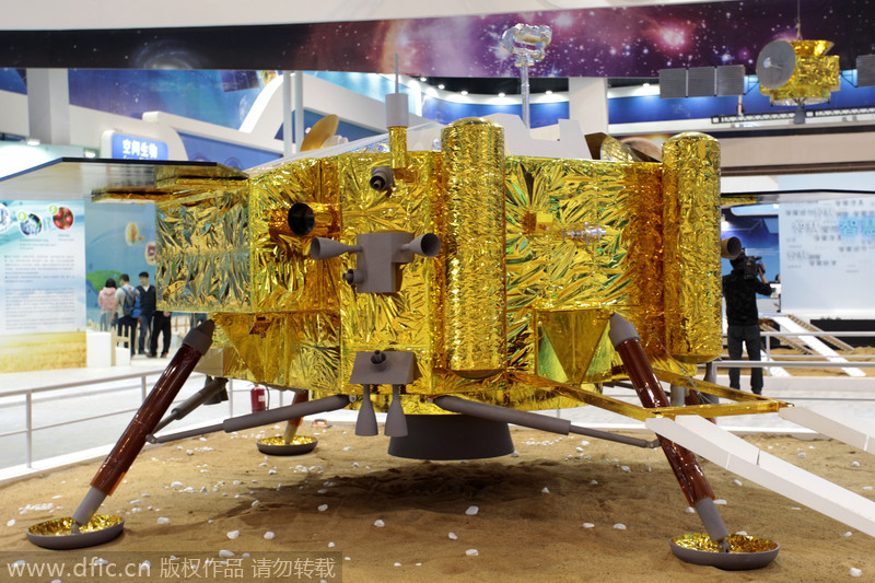 2014珠海航展：航天馆展出嫦娥三号探测器模型