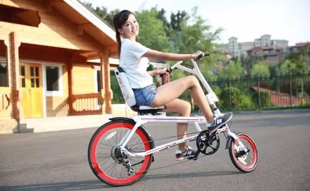 《我爱发明》逍遥骑士— 30迈微躺式自行车