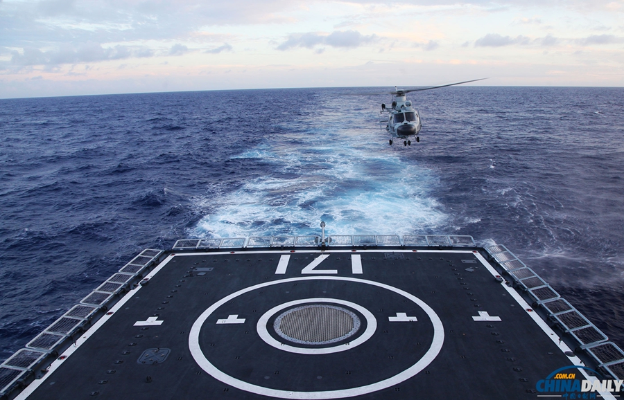 环太演习中法两国海军舰艇互降直升机