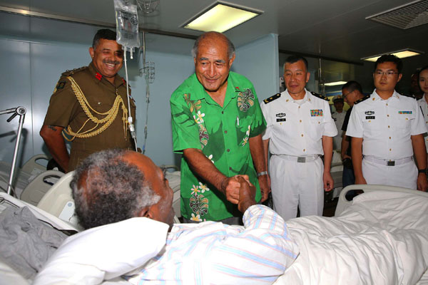 斐济总统：感谢和平方舟为患者带来笑容