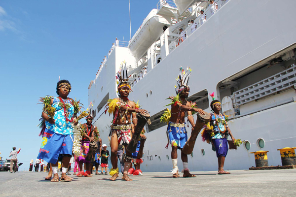 和平方舟医院船抵达巴布亚新几内亚展开医疗服务