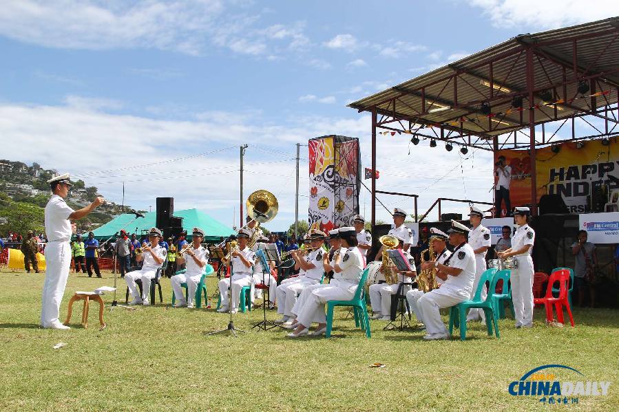 和平方舟军乐队参加巴新独立日庆祝演出
