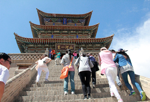 青海贵德县大力发展旅游搞活经济