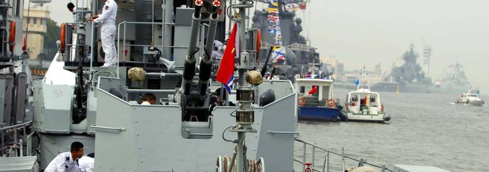 中俄联合演习舰艇开往演习海域