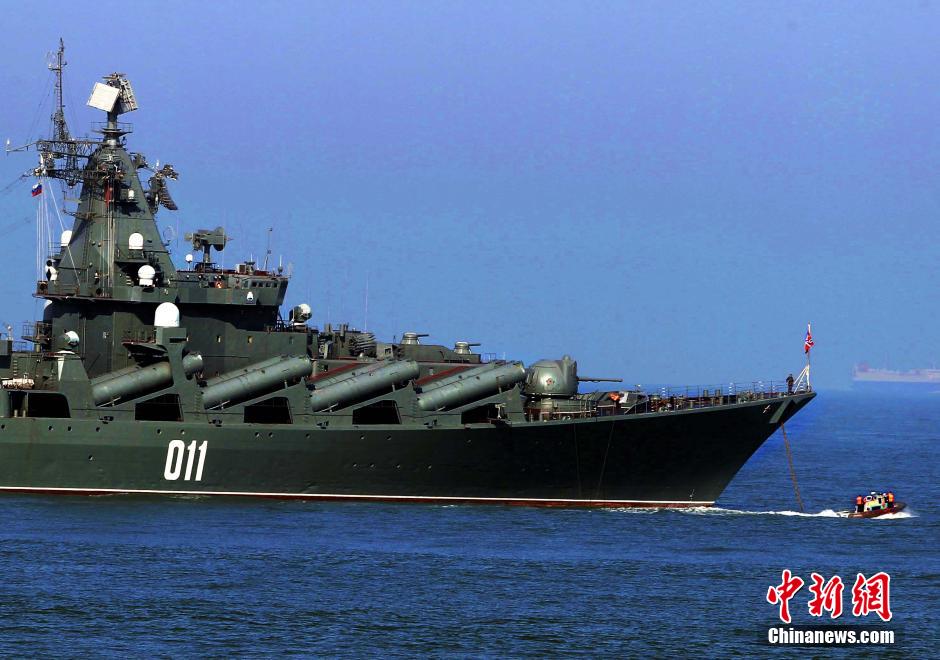 中俄海上联合军事演习举行锚地防御演练