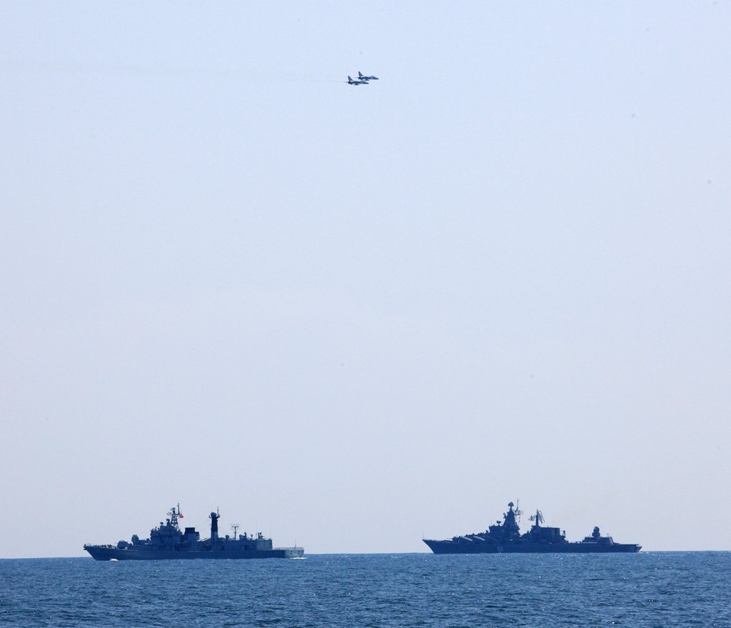 中俄军演遇不明空中目标 舰队做防空准备