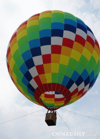 河北唐山首个热气球漂流体验落户唐山乐亭海滩