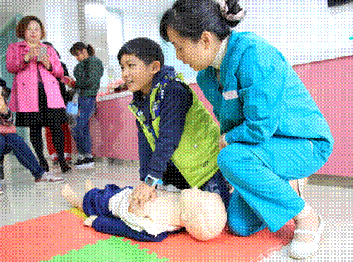 小“记者”、小“演员”走进郑州市儿童医院体验“特别之旅”
