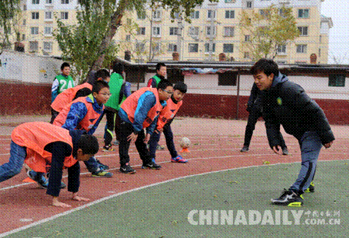 秦皇岛举办中国足协D级教练员培训班进校园活动