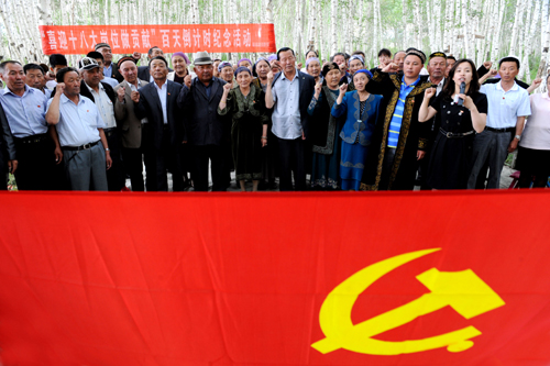 青河县友好南路社区“社区党旗红、岗位做贡献”