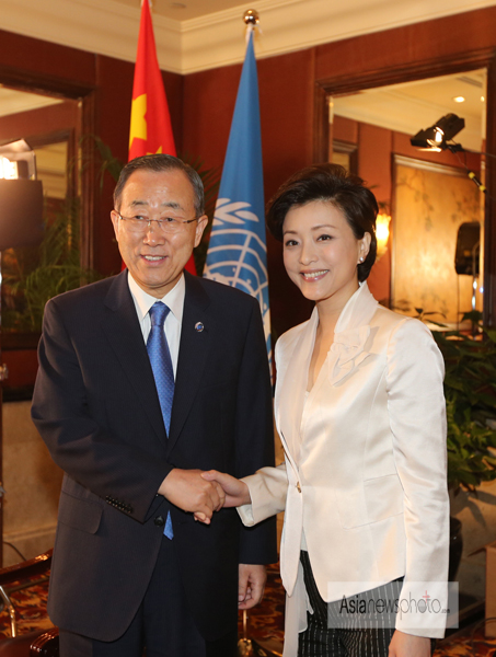 联合国秘书长潘基文抵京访华与中国网友对话(图)