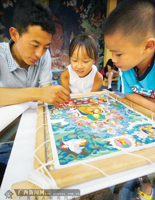 西藏文物展在南宁开幕 市民可免费欣赏并参与活动