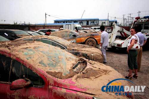 京港澳高速公路“水泡车”车主凭有效证件领车