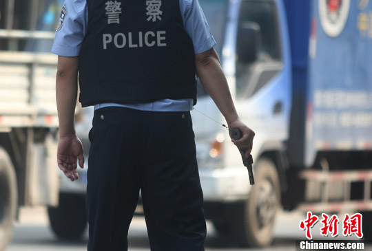 重庆警方追捕周克华第4日现场见闻：高温下封山搜捕