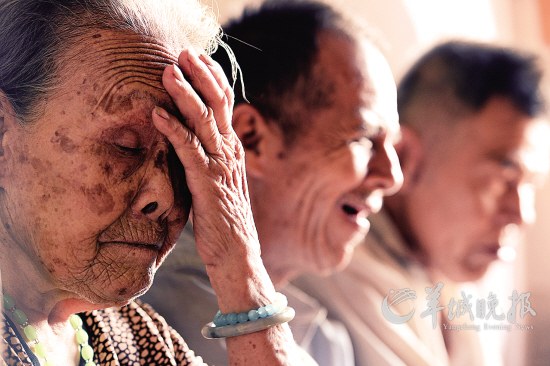 94岁麦奶奶和她的两个智障儿 70年艰辛抚养 组图