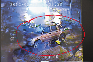 监控揭秘盗贼盗车全过程 78秒盗走一辆小汽车(图)