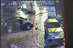 监控揭秘盗贼盗车全过程 78秒盗走一辆小汽车(图)