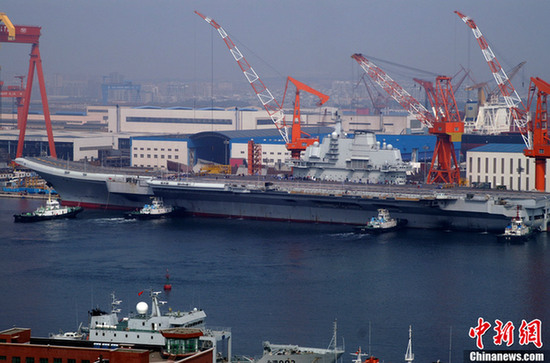 中国第一艘航母平台今日交付海军