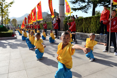 中国郑州少林武术节开幕 “少林小子”大迎宾