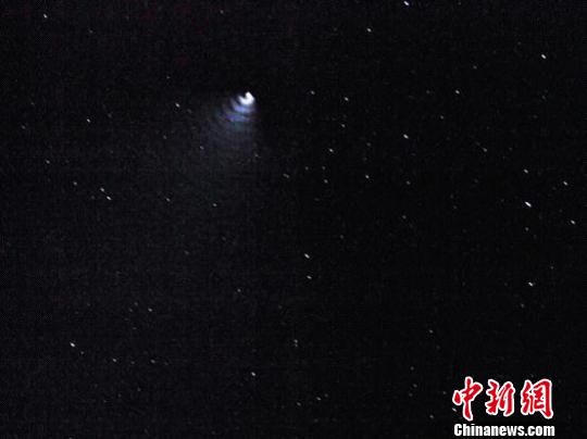四川云南同现UFO 专家称或由飞行器喷射物产生(图)