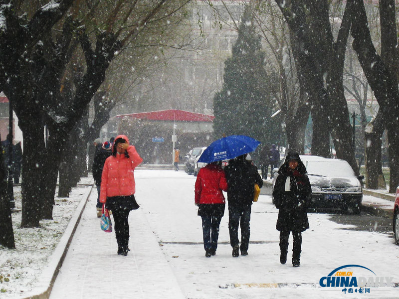 北京迎来冬天第二场雪 明日仍有降雪（组图）