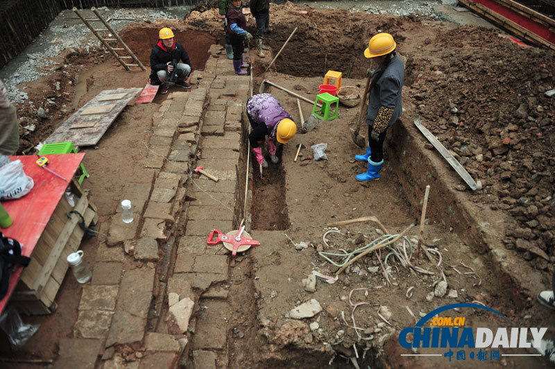 福州地铁屏山站工地挖出西汉宫殿遗址 考古陷入两难