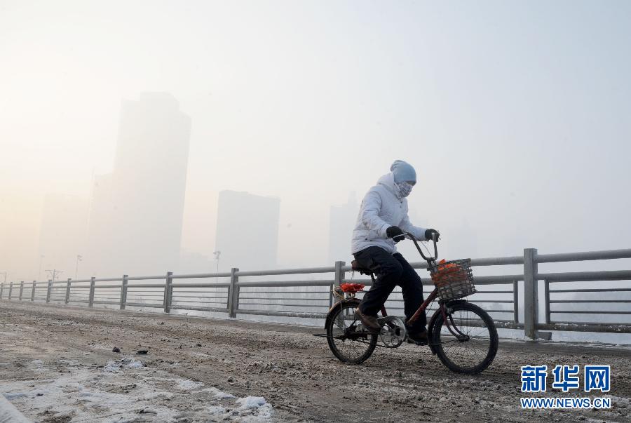 中央气象台继续发布雾霾黄色预警 多地遭遇严重污染