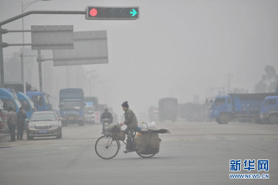 中央气象台继续发布雾霾黄色预警 多地遭遇严重污染