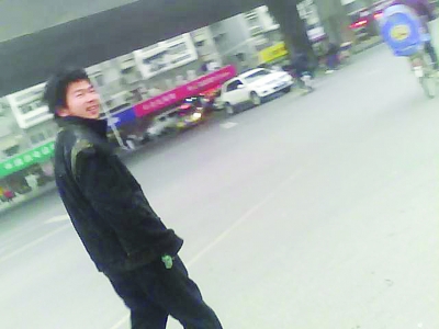 一男子在南京闹市街头装病骗捐 一个多月“晕倒”38次