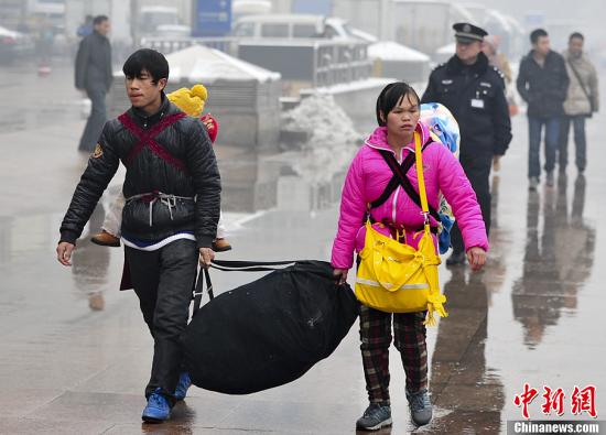 华北大部分地区陆续出现降雪 冲刷雾霾降低污染