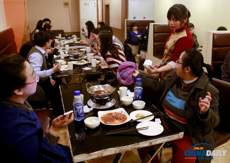 北京餐厅继续上演全民接力“光盘行动”