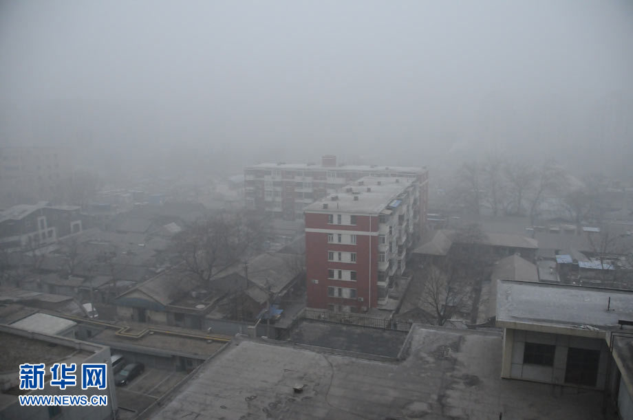 北京大部地区雾霾弥漫 早晚能见度对比