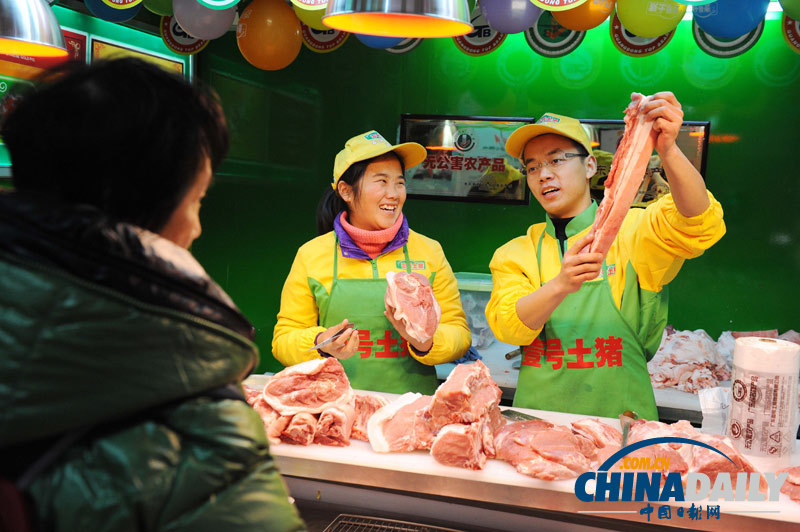 50多名大学生上海卖猪肉 薪酬不输白领