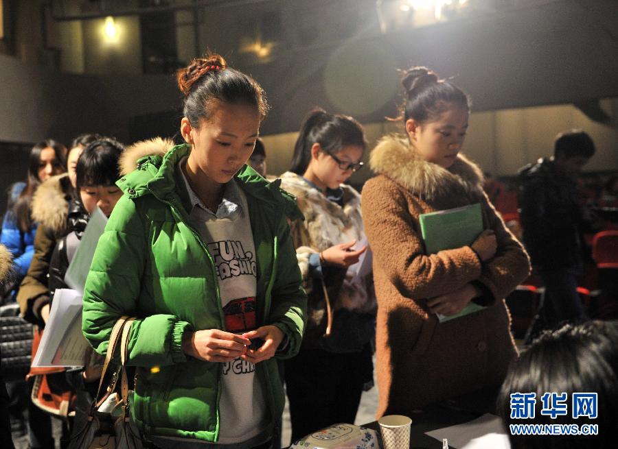 北京电影学院考试进行时 天生丽质或是搞怪抢镜