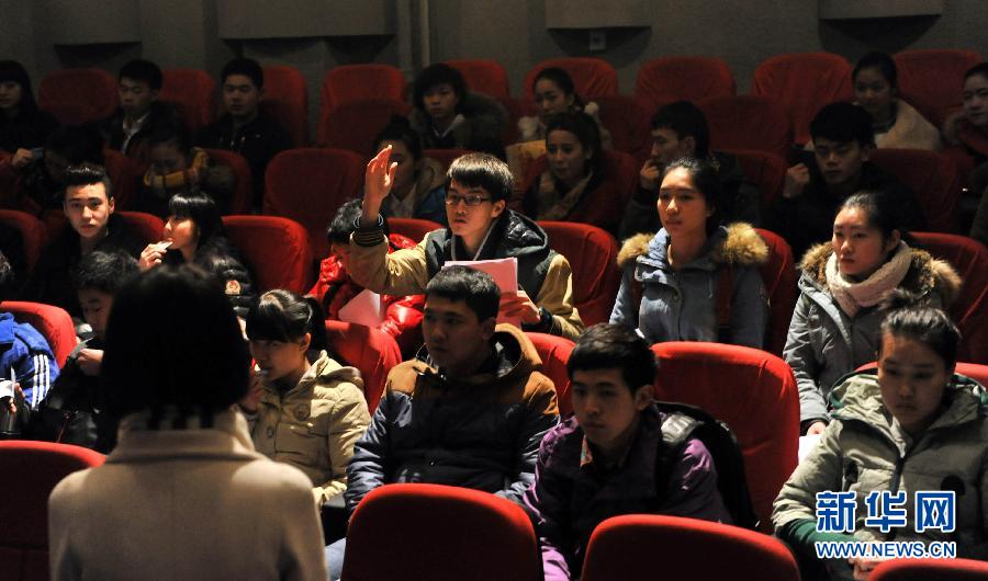 北京电影学院考试进行时 天生丽质或是搞怪抢镜