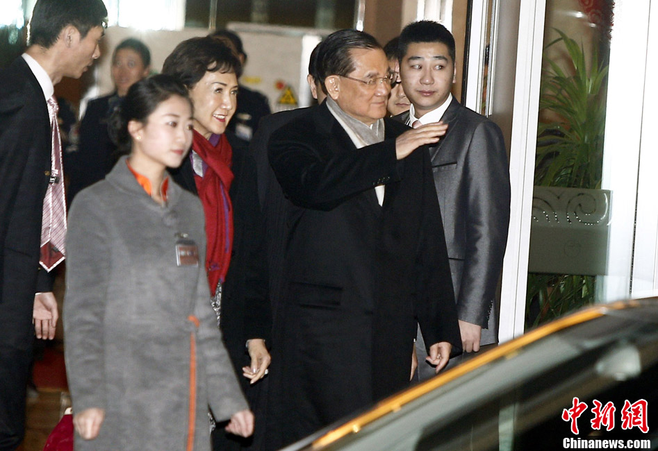 国民党荣誉主席连战抵达北京(图)