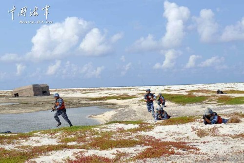 南海舰队立体夺岛：陆战队机降成功