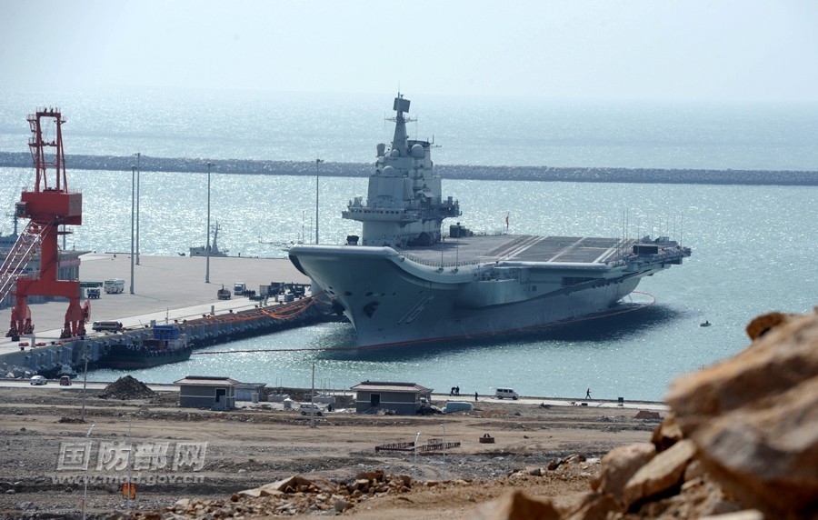 国防部公布辽宁舰停靠军港新图 解密建港部队