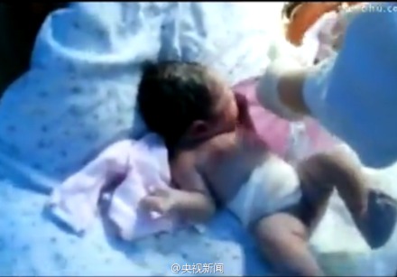 一孕妇在雅安车棚内诞下“地震宝宝”（图）
