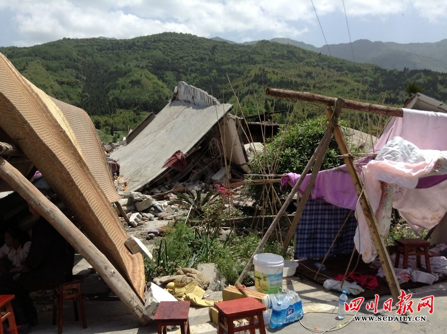 四川芦山7.0级地震 民间救援队往灾区集结