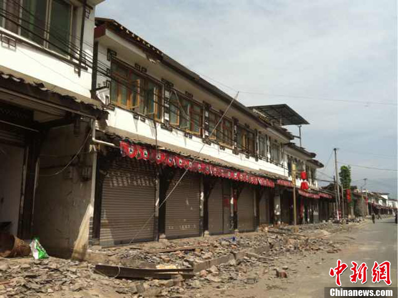 四川芦山7.0级地震 民间救援队往灾区集结