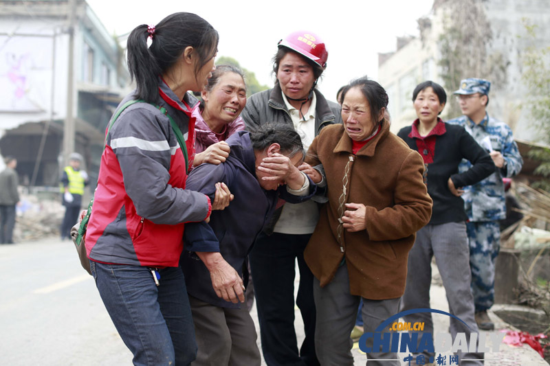 中国日报记者直击地震重灾区龙门乡[组图]