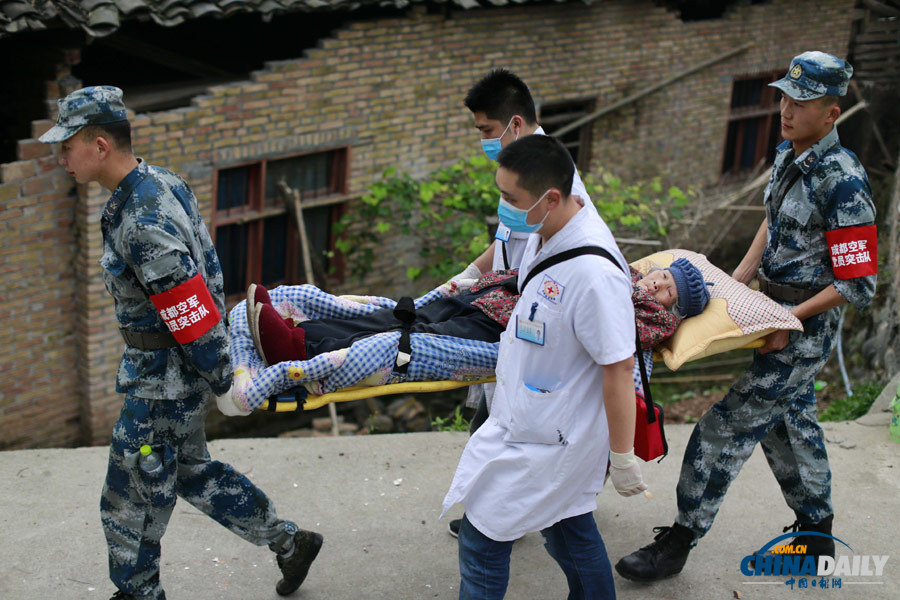 中国日报记者直击地震重灾区龙门乡青龙场村