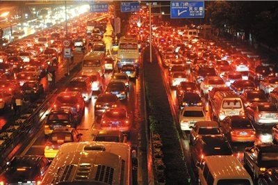 北京交通委称明天拥堵超6小时 为上半年最堵日