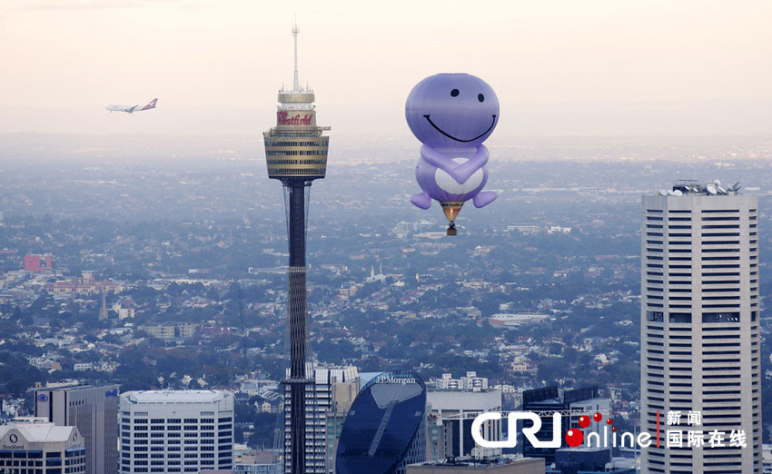 澳大利亚天空飘过“天然呆”热气球