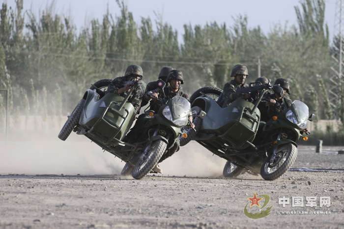 军方公开大量驻新疆特种部队内部训练秘照