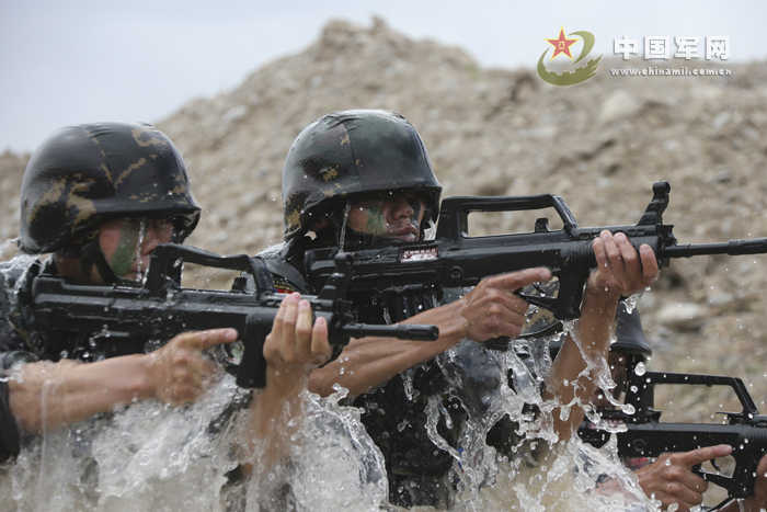 军方公开大量驻新疆特种部队内部训练秘照