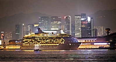 香港启德邮轮码头启用 夜迎首泊3000位旅客