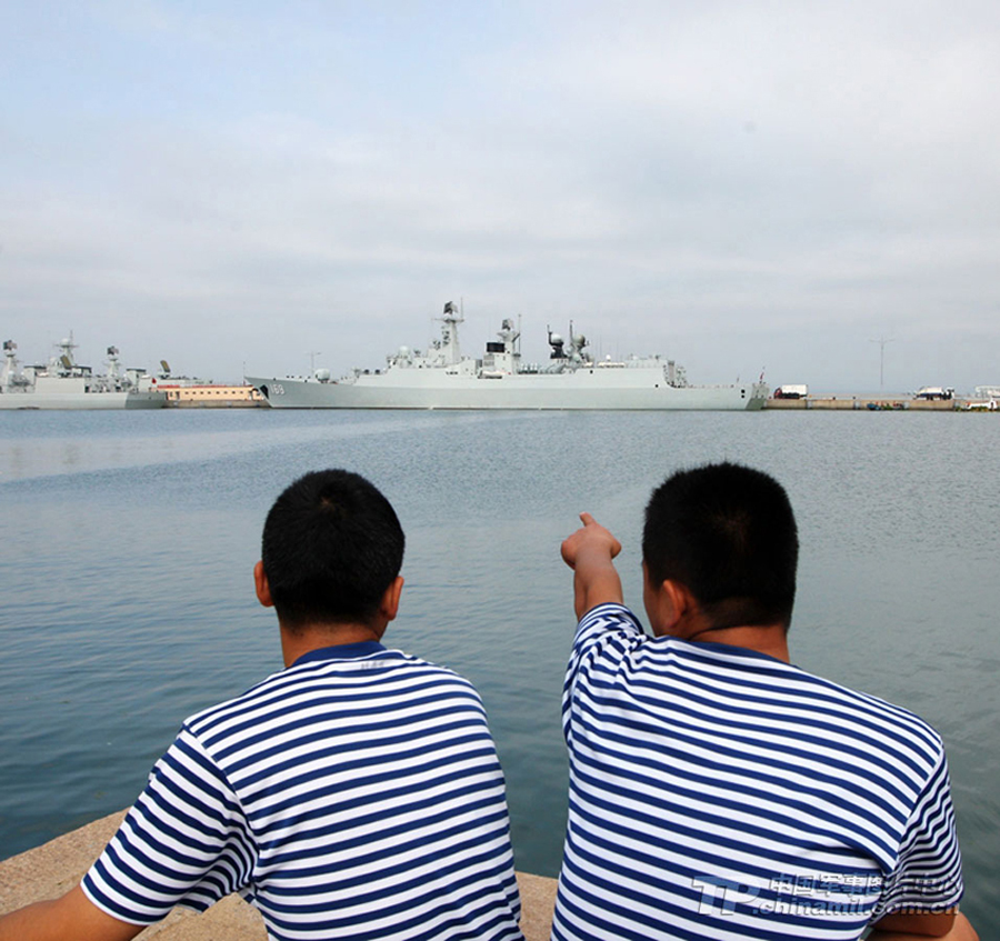 中国派出7艘舰艇赴俄参加中俄“海上联合—2013”军事演习